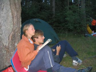 вкусный борщ и интересная книга, что ещё надо для счастья?